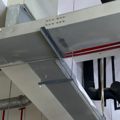 ケーブルトレイの壁ブラケット