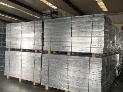 ケーブルトレイ