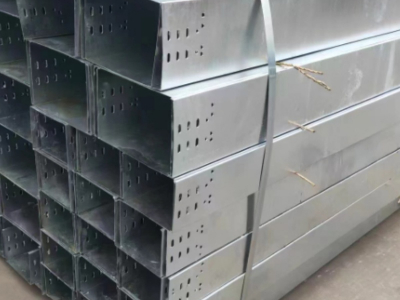 屋外ケーブルトレイ