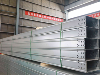 ケーブルトレイのスパン