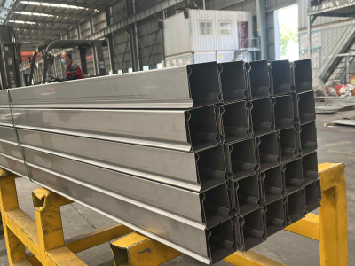 ケーブルトレイ