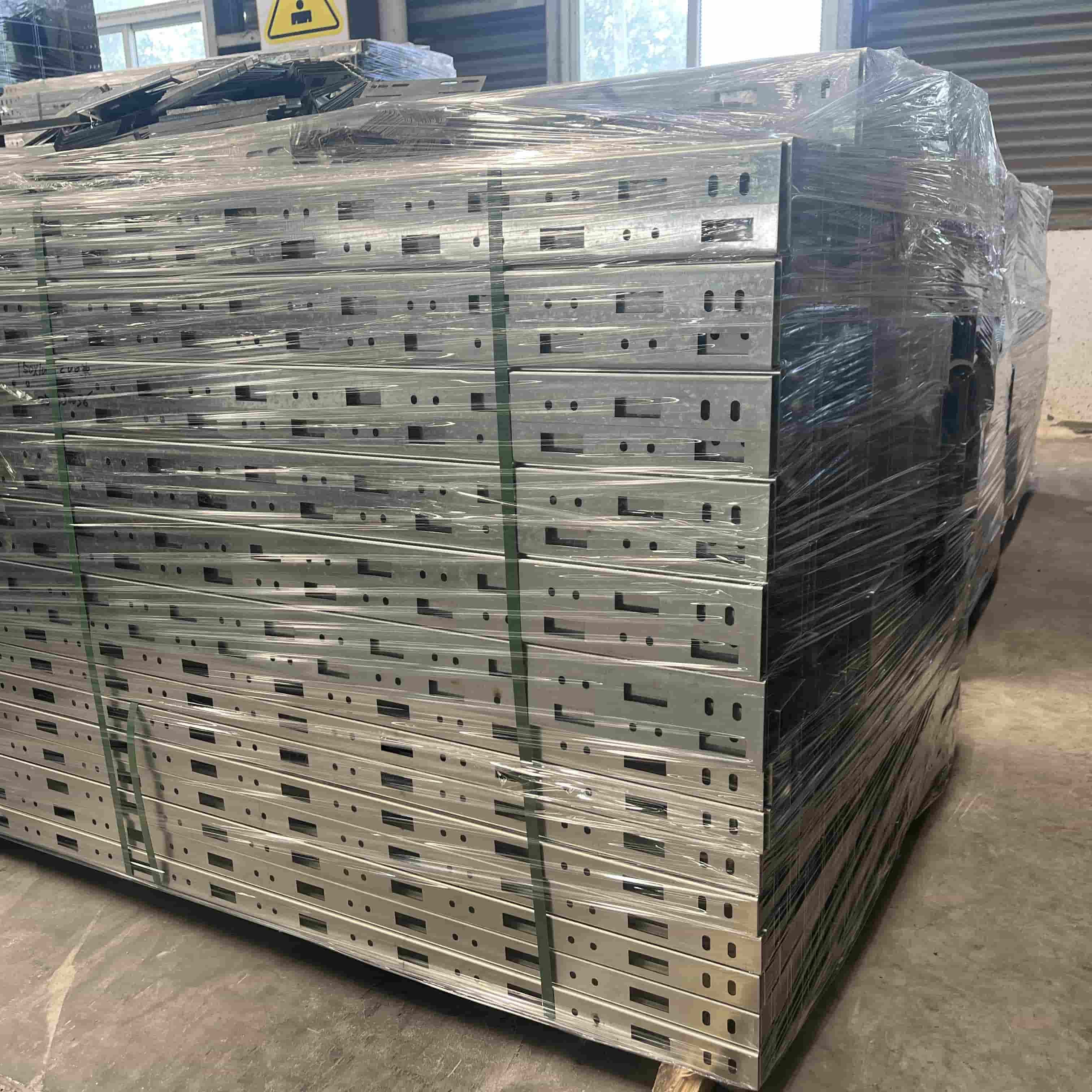 ケーブルトレイ