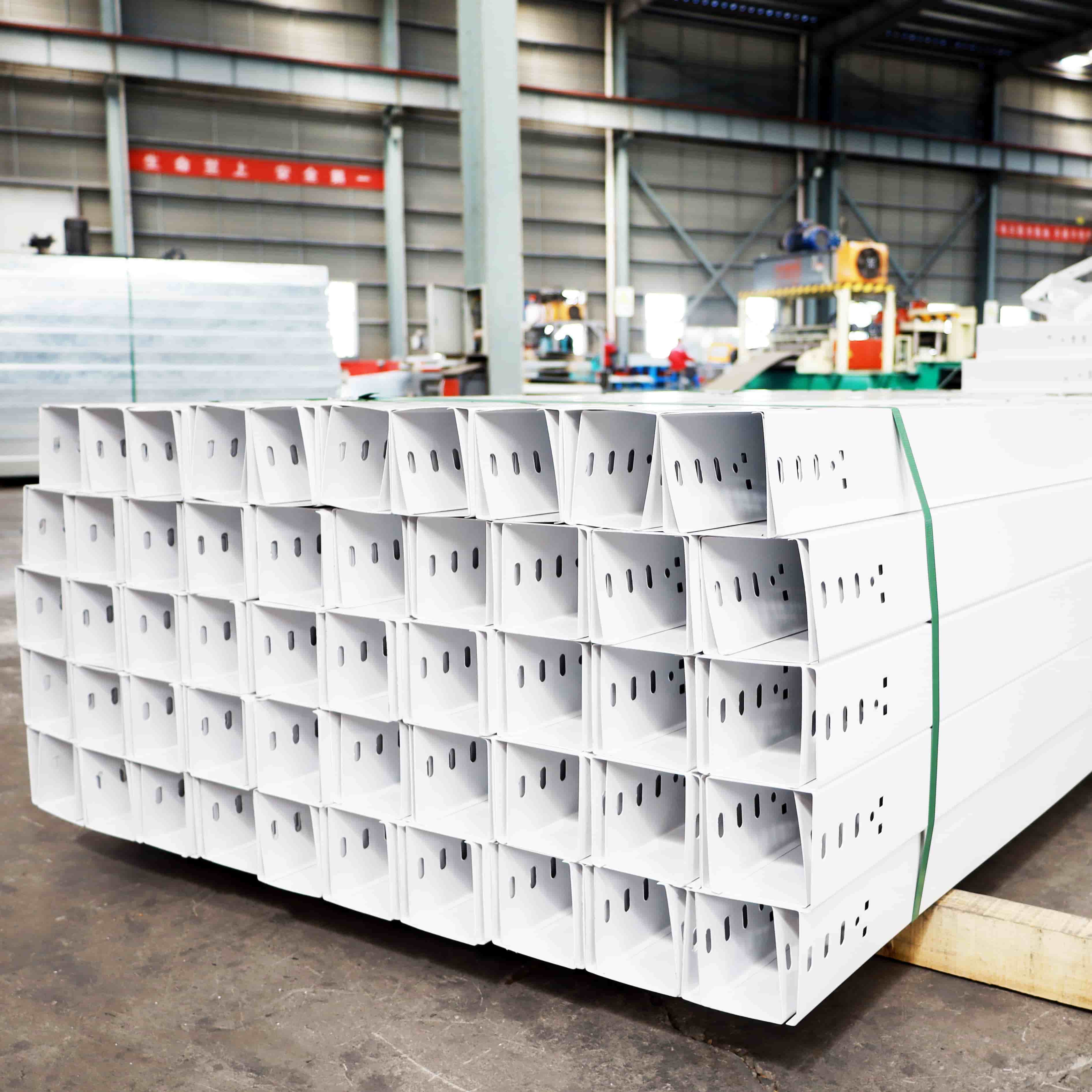 ケーブルトレイのスパン