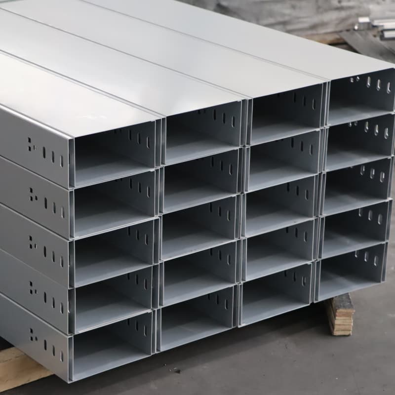 ケーブルトレイとケーブルラダー