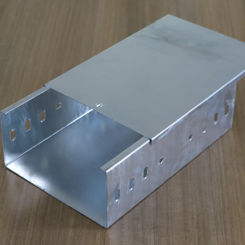 ケーブルトレイとケーブルラダー ケーブルトレイとケーブルラダー