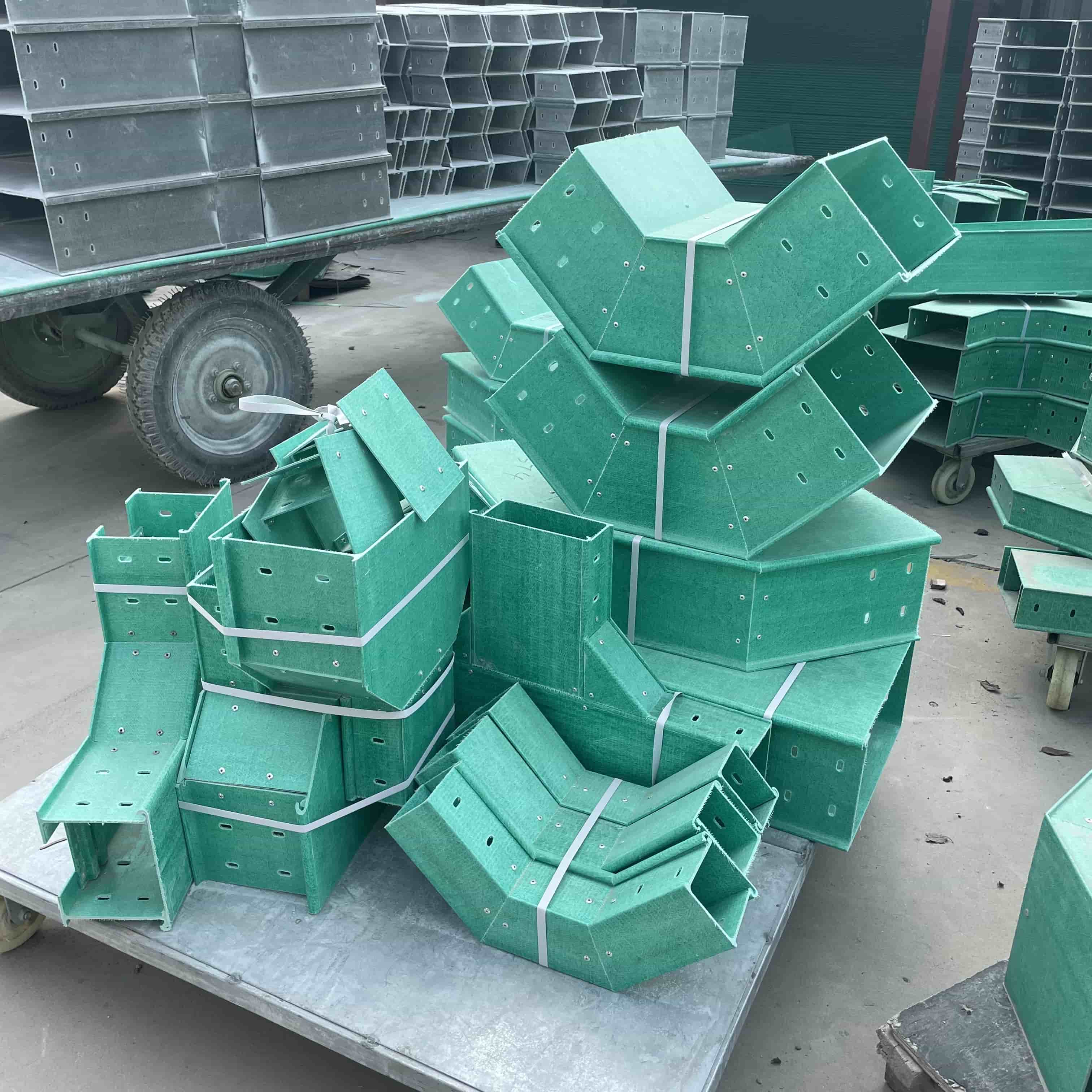 グラスファイバーケーブルトレイ